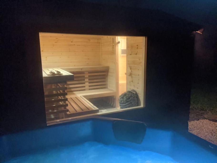 Secluded Private Cottage Hot-Tub, Sauna & Fire-Pit Carrick-on-Shannon Exterior photo